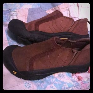 Boys Leather Keens EUC